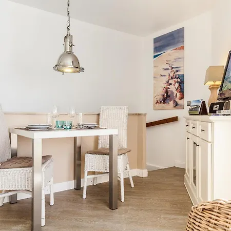 Lägenhet Haus Am Dorfteich App 2 *